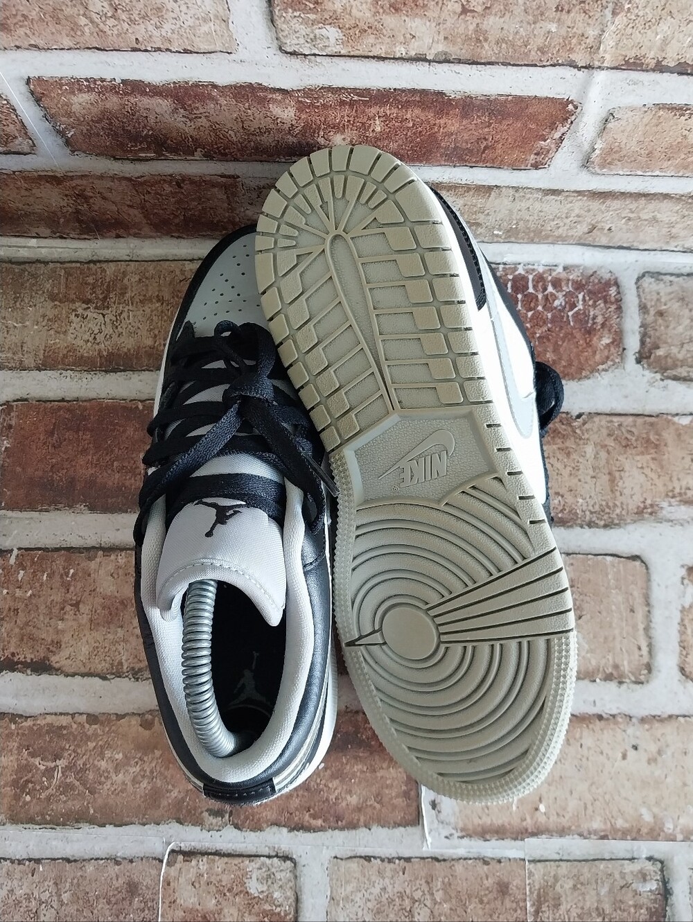 Pre-owned 2020 Jordan 1 Low - Picture 7 of 11